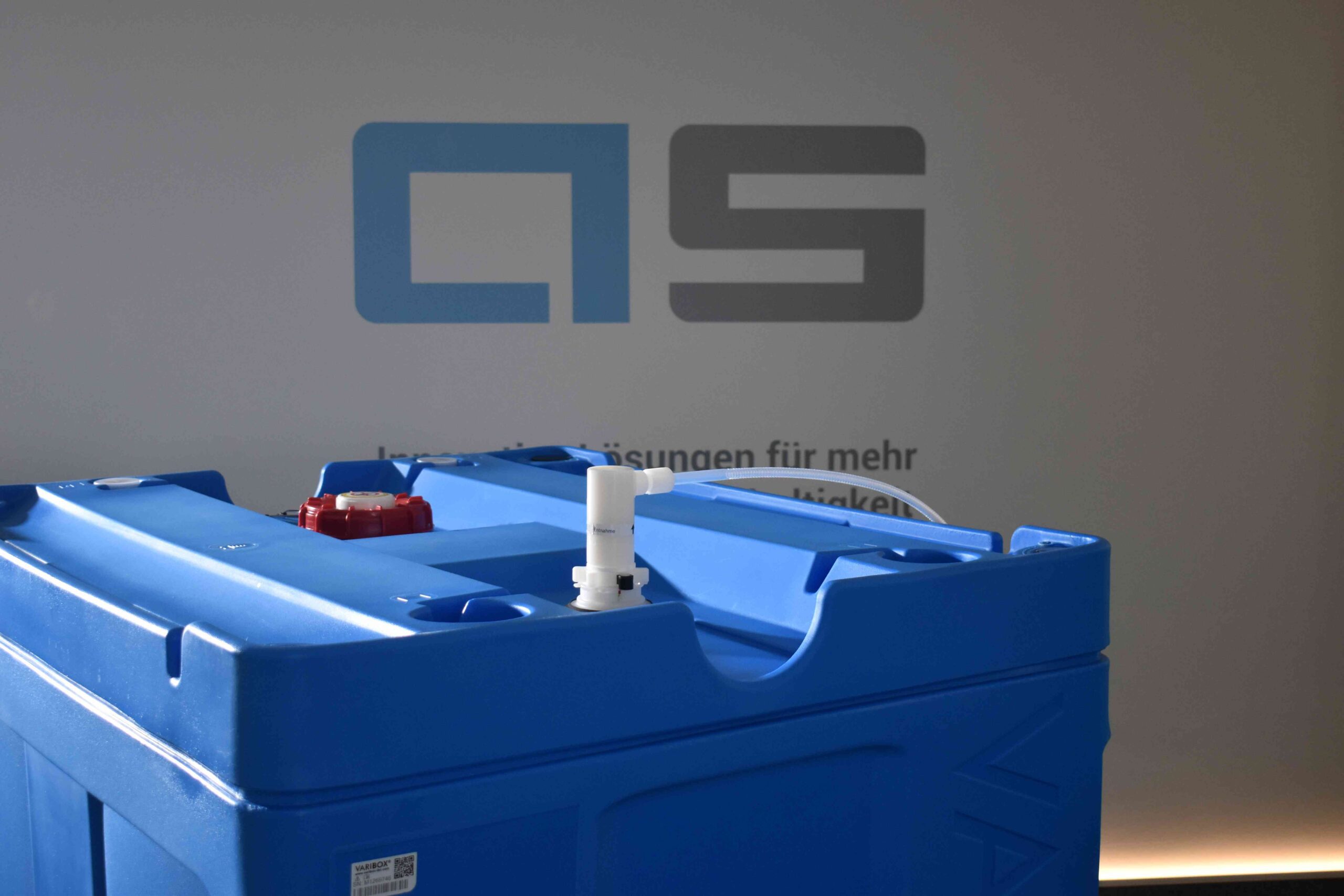 VARIBOX Full Containment IBC mit aufgesetztem AS QC-System®